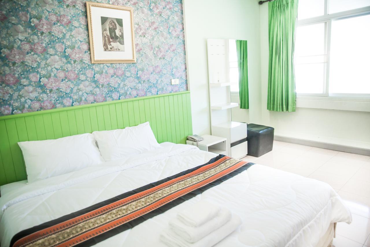 Nine Inn @ Town Phuket Екстериор снимка